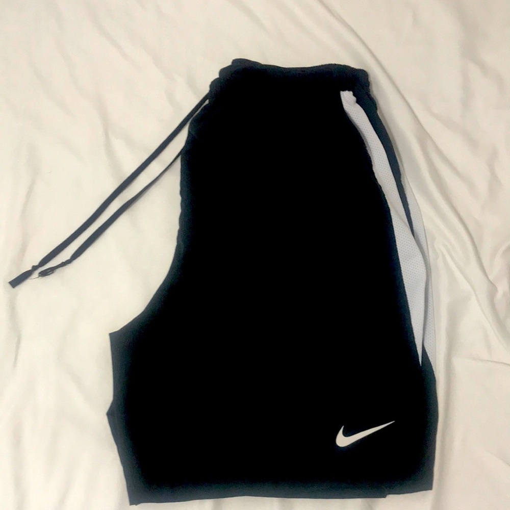 Nike shorts small in men nice and new